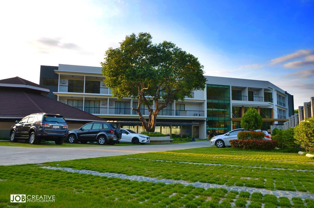 Rivermount Hotel And Resort Sarrat Exterior foto