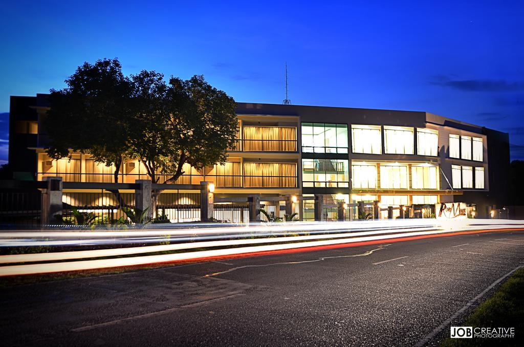 Rivermount Hotel And Resort Sarrat Exterior foto